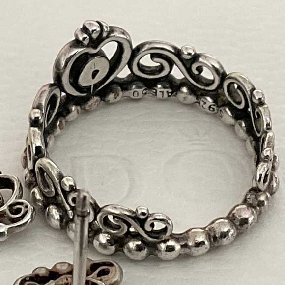 Pandora set of ring and earrings - Picture 4 of 5